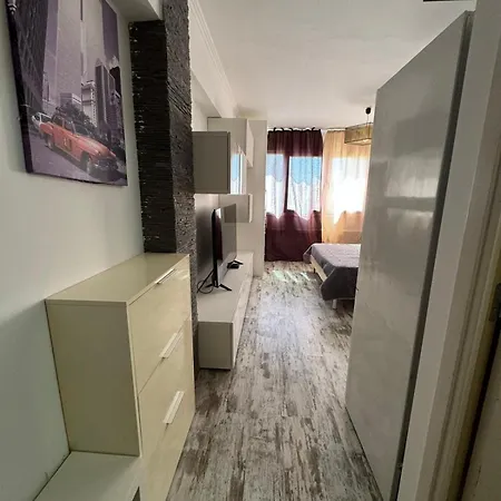 Modern In Center Apartment Larnaca